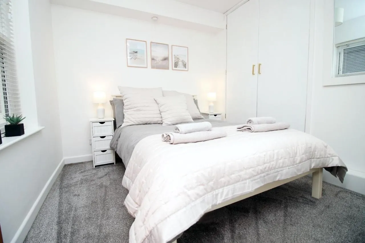 Central Mumbles Apartment, Properties By O & G, Incredible Location, Sleeps 4!