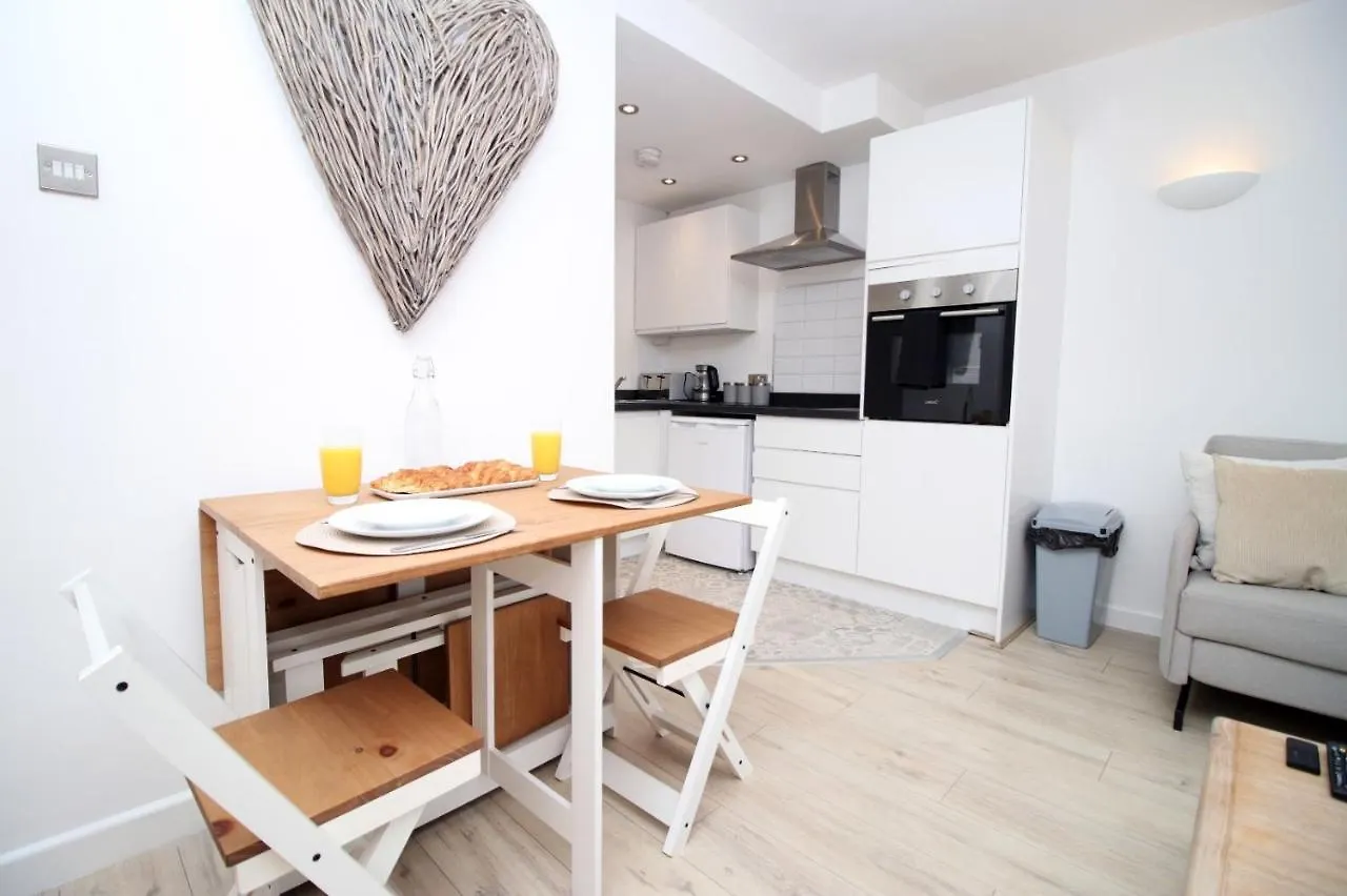Central Mumbles Apartment, Properties By O & G, Incredible Location, Sleeps 4! The Mumbles