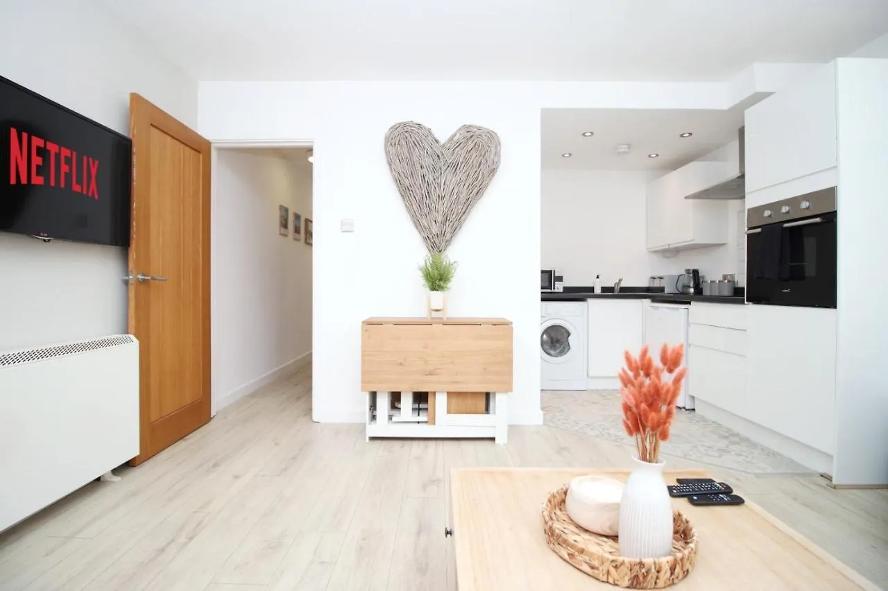 Apartment Central Mumbles Apartment, Properties By O & G, Incredible Location, Sleeps 4! United Kingdom