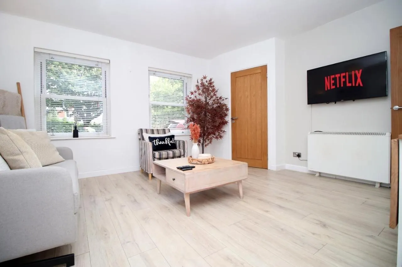 Central Mumbles Apartment, Properties By O & G, Incredible Location, Sleeps 4! Apartment