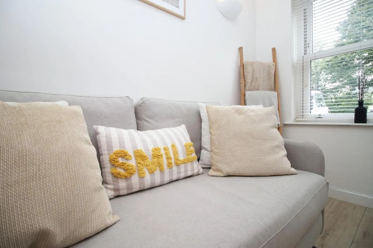 Central Mumbles Apartment, Properties By O & G, Incredible Location, Sleeps 4! 0*, The Mumbles United Kingdom