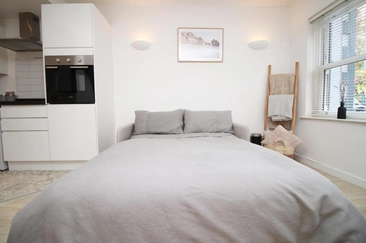 Central Mumbles Apartment, Properties By O & G, Incredible Location, Sleeps 4! 0*, The Mumbles United Kingdom