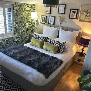 https://maison-claire.hotelsin-chester.com